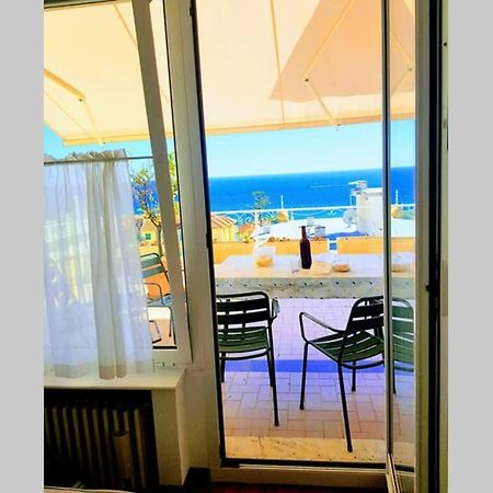 Апартаменты Attico Sul Mare A Санремо Экстерьер фото