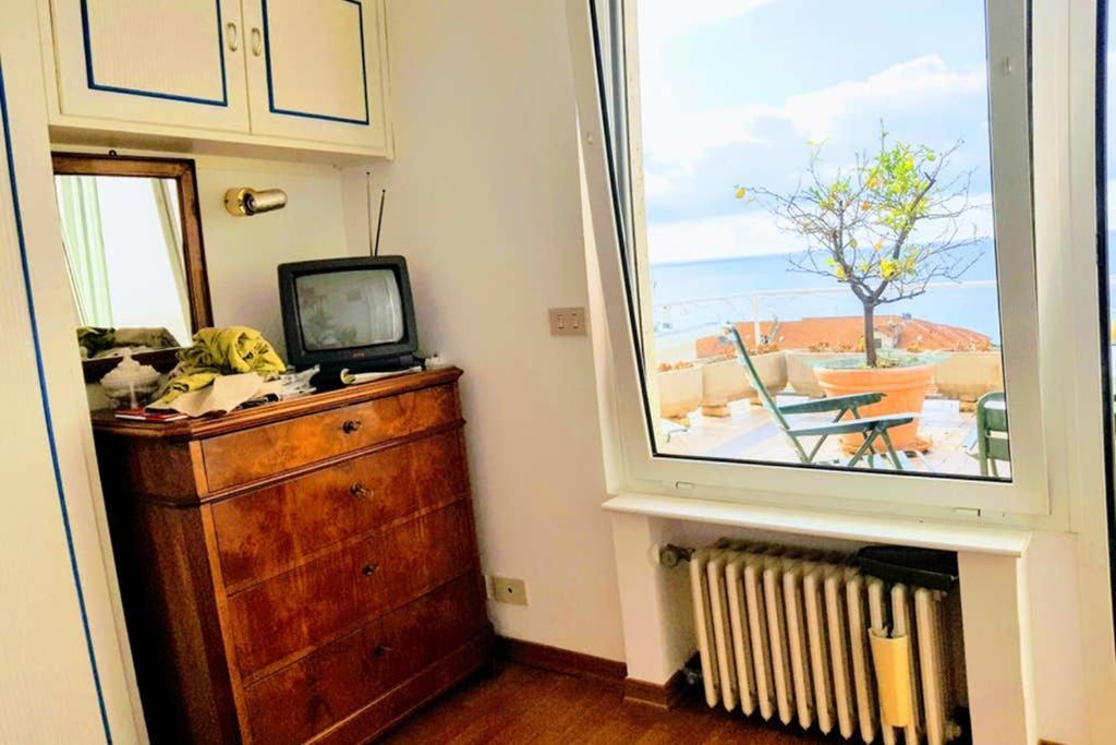 Апартаменты Attico Sul Mare A Санремо Экстерьер фото